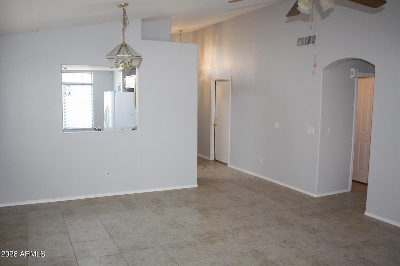 13232 W Desert Ln - Photo 6 of 27