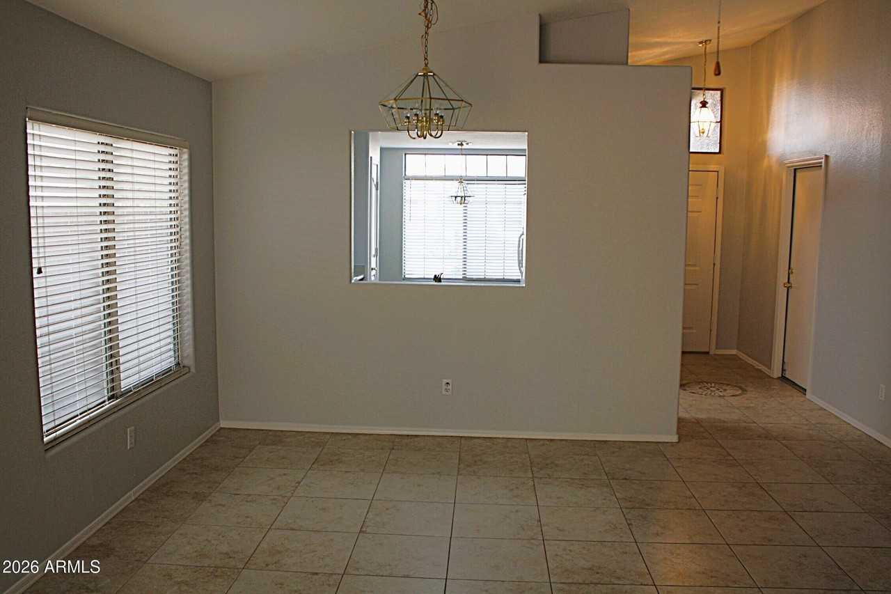 13232 W Desert Ln - Photo 7 of 27