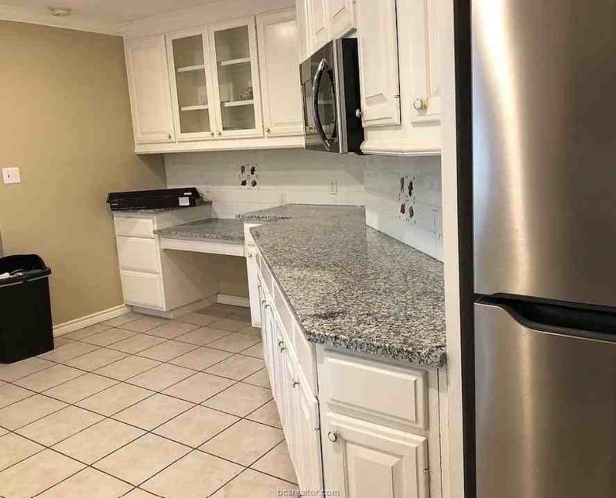 201 Brookside Dr W - Photo 3 of 6