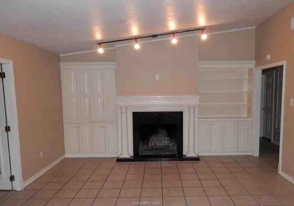 201 Brookside Dr W - Photo 4 of 6