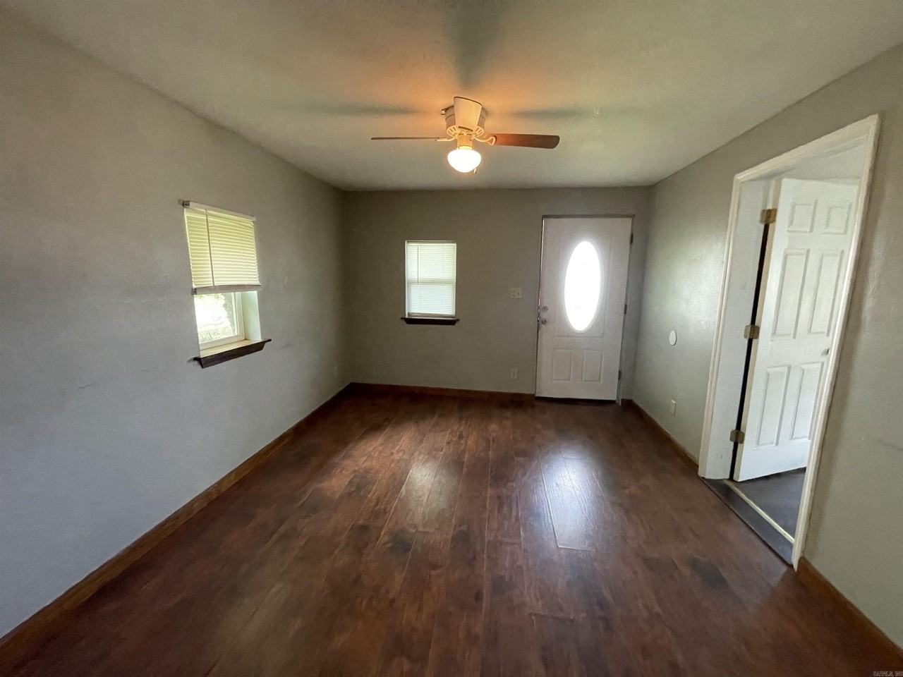 910 9th St - Photo 3 of 13