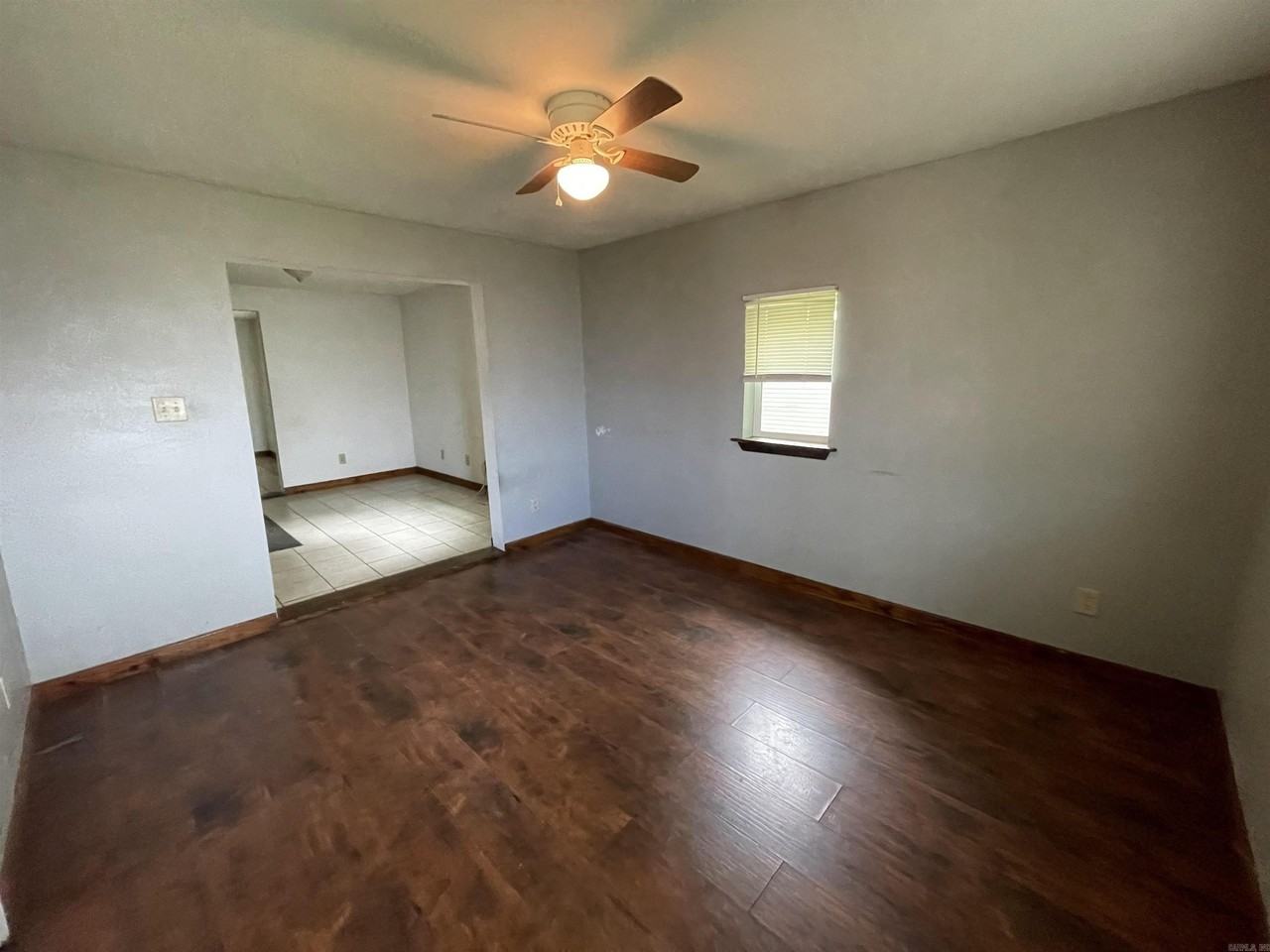910 9th St - Photo 4 of 13