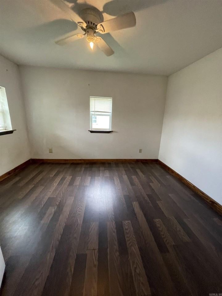 910 9th St - Photo 5 of 13
