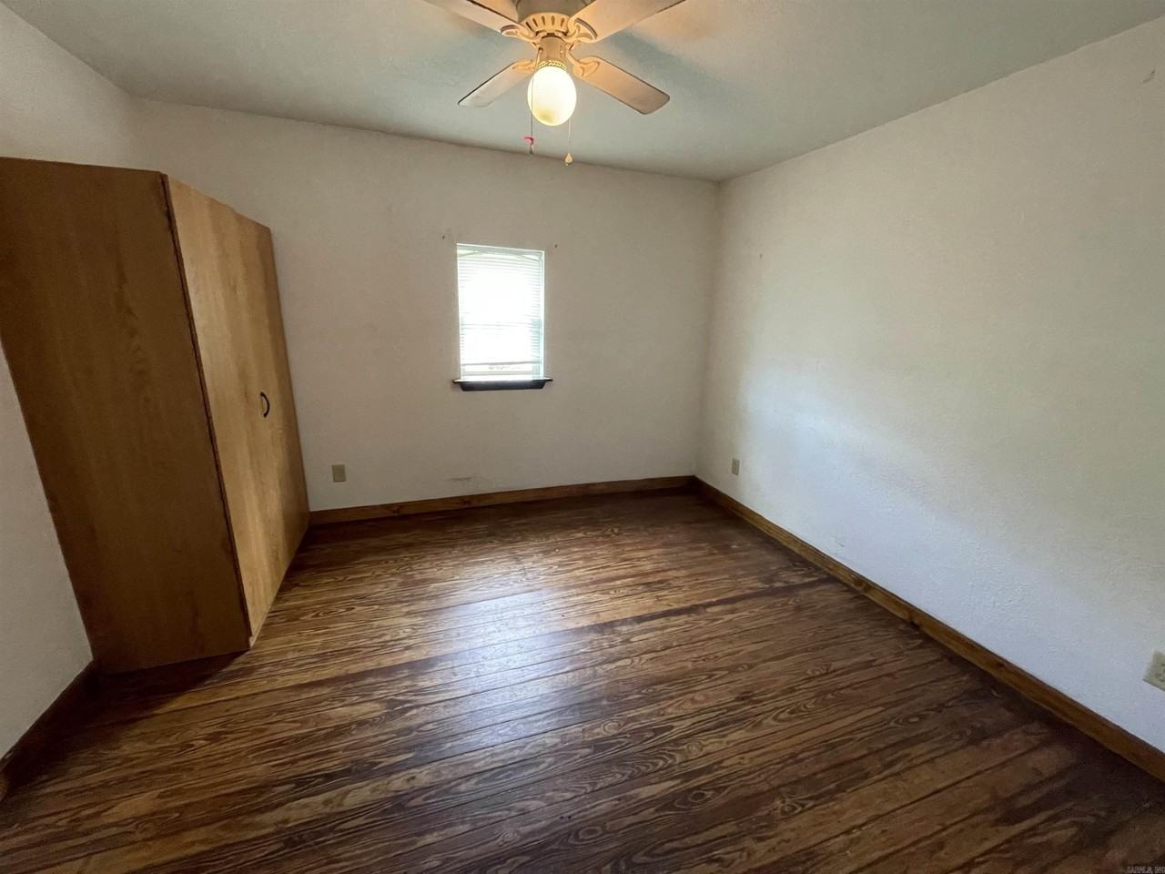 910 9th St - Photo 6 of 13