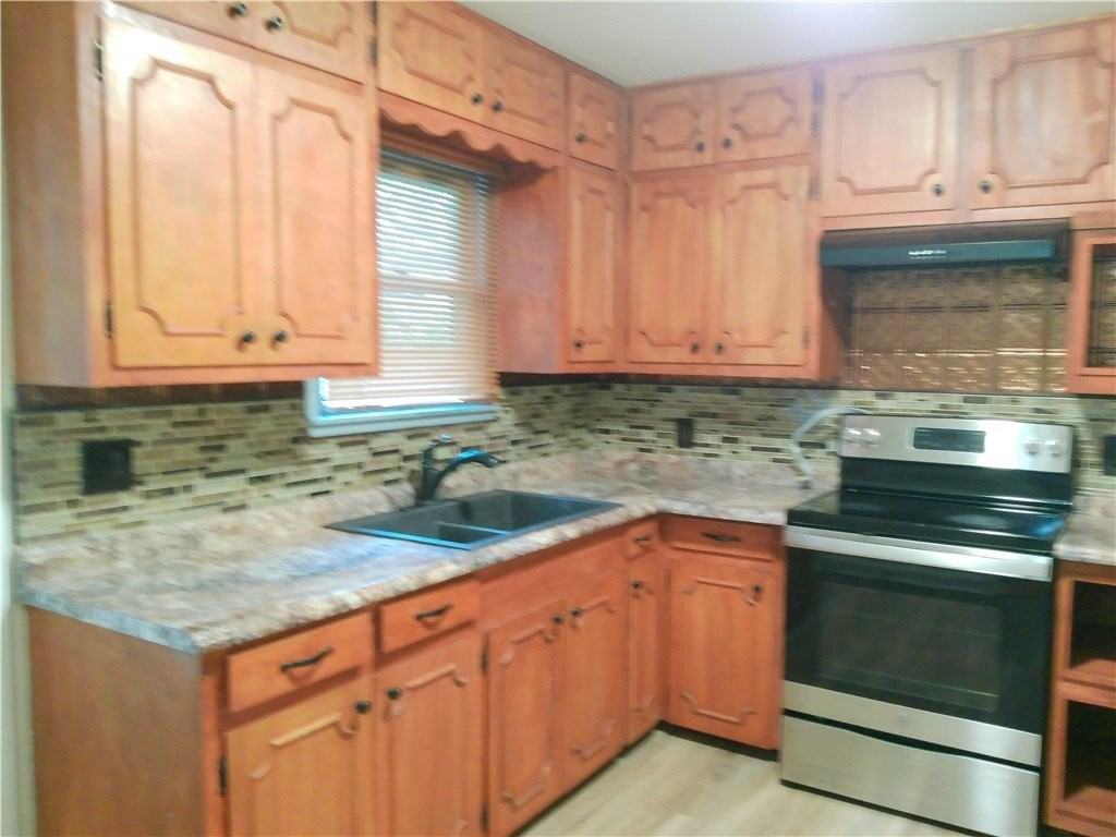 4026 Brentwood Dr - Photo 3 of 15