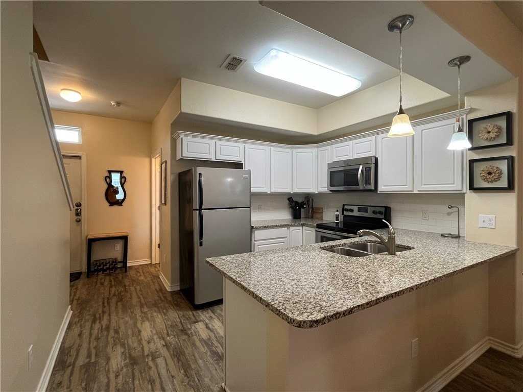 15128 Dory Dr - Photo 4 of 30
