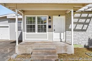 featured image of 929 Ashland Dr