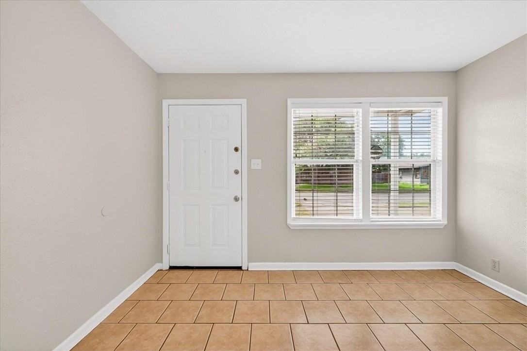 929 Ashland Dr - Photo 2 of 32
