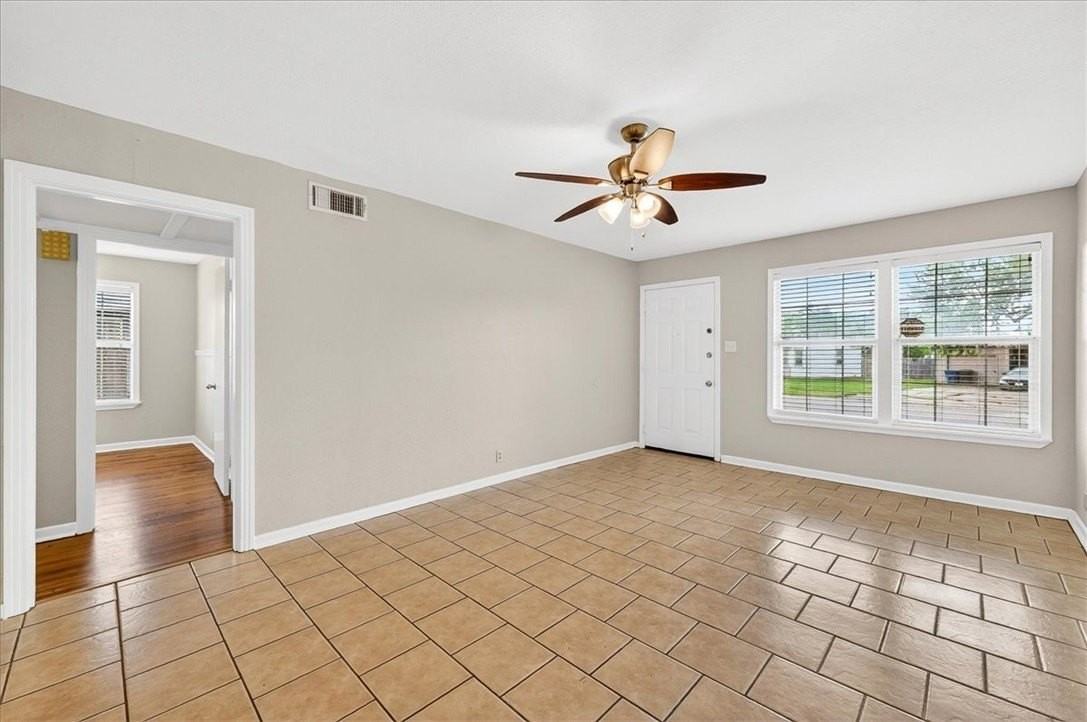 929 Ashland Dr - Photo 5 of 32