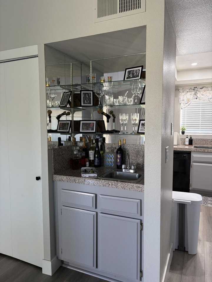 48939 Eisenhower Dr - Photo 4 of 32