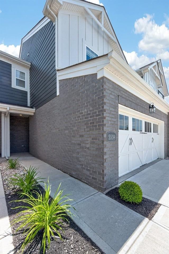5559 Eagle Ct - Photo 4 of 50