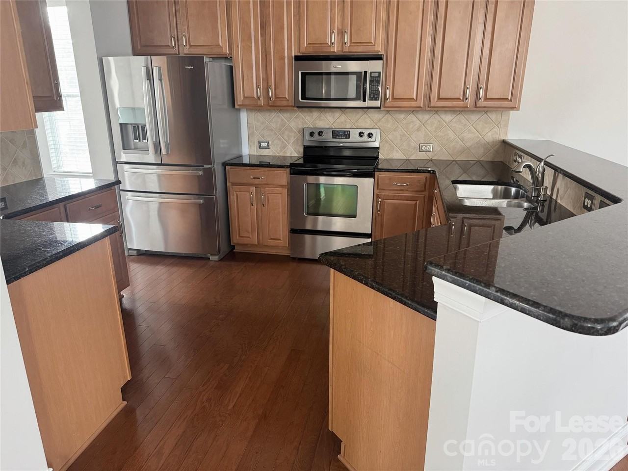 10713 Serape Rd - Photo 4 of 39
