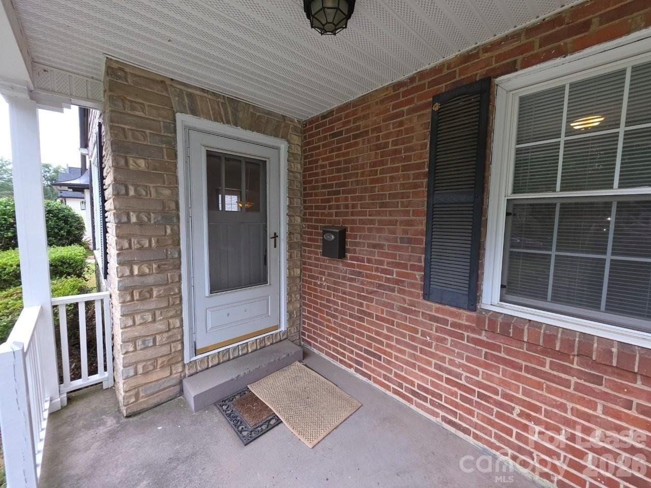 356 Melbourne Ct - Photo 2 of 28