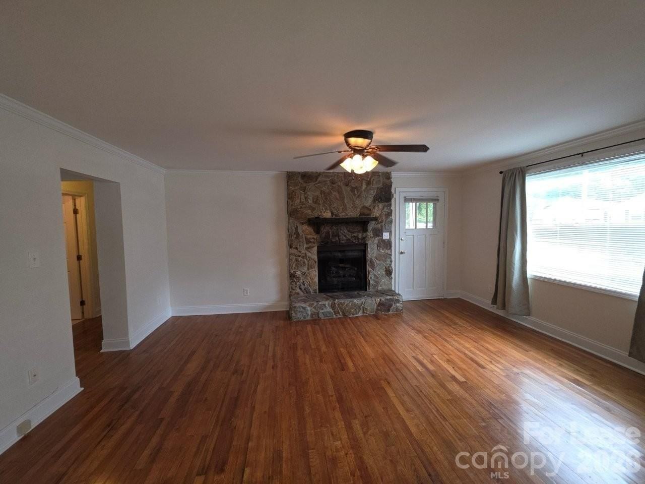 356 Melbourne Ct - Photo 3 of 28