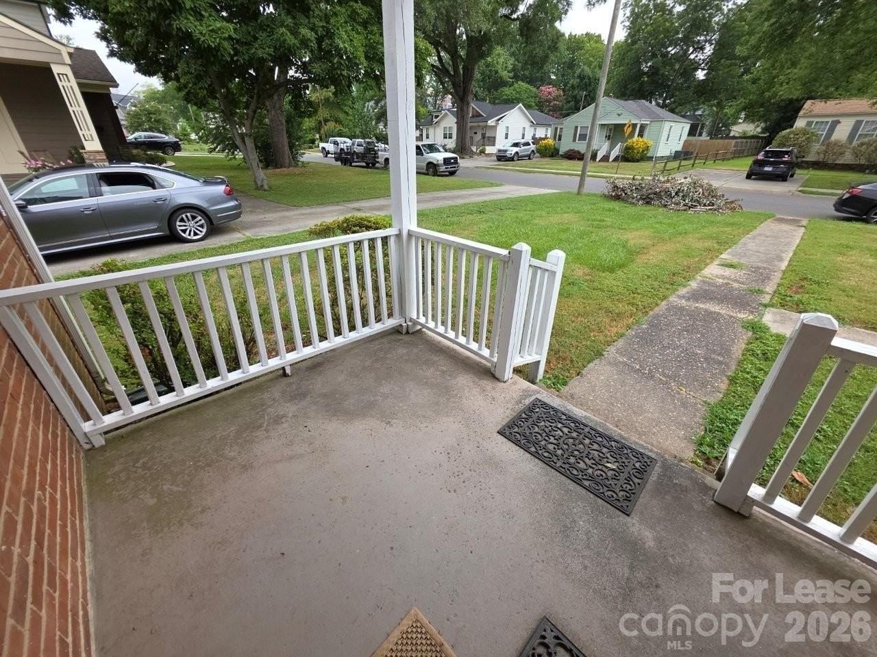 356 Melbourne Ct - Photo 4 of 28
