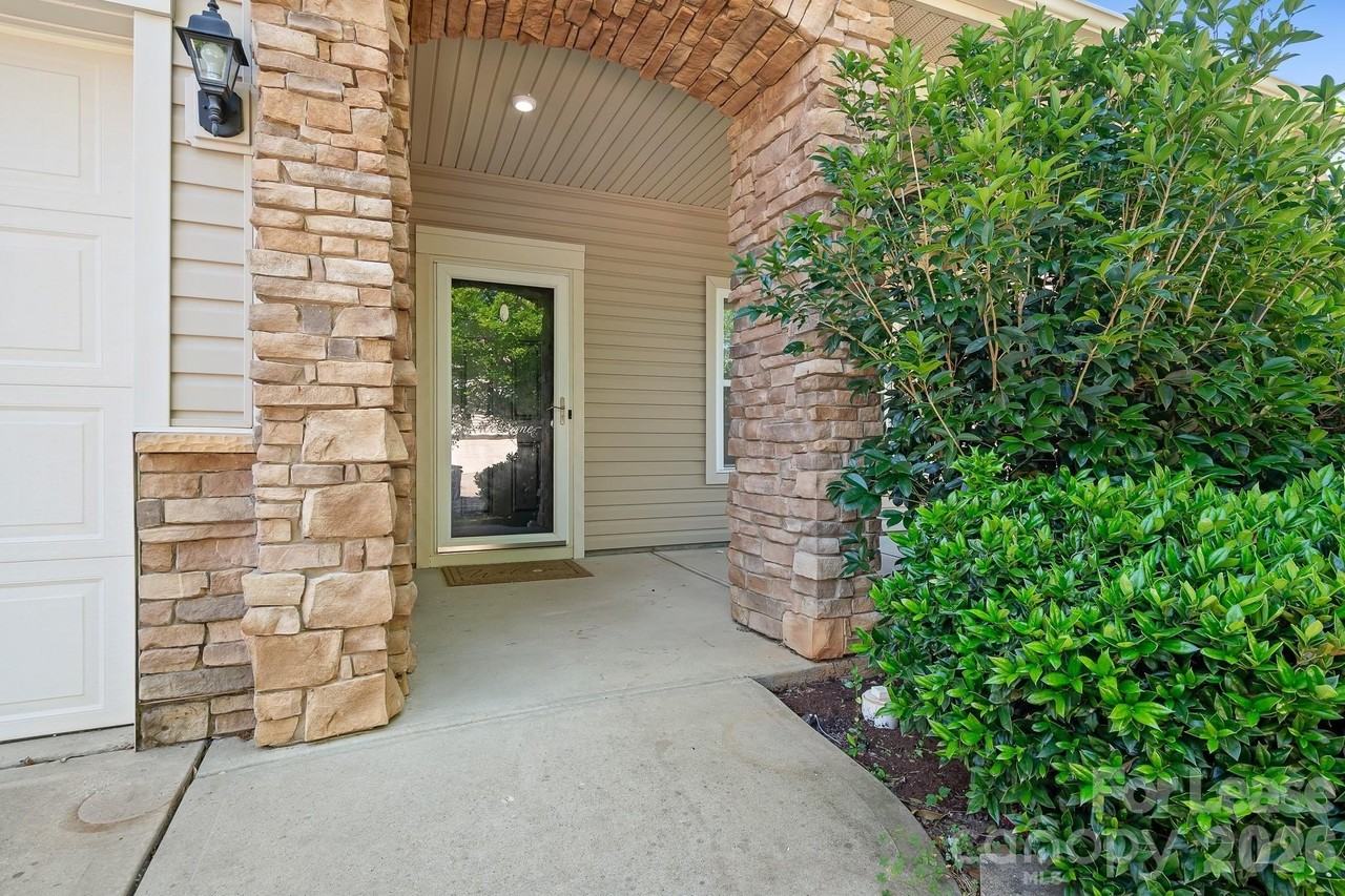 2059 Blue Iris Dr - Photo 3 of 45