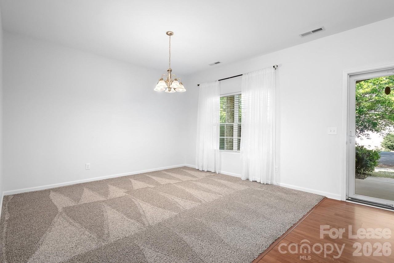 2059 Blue Iris Dr - Photo 5 of 45