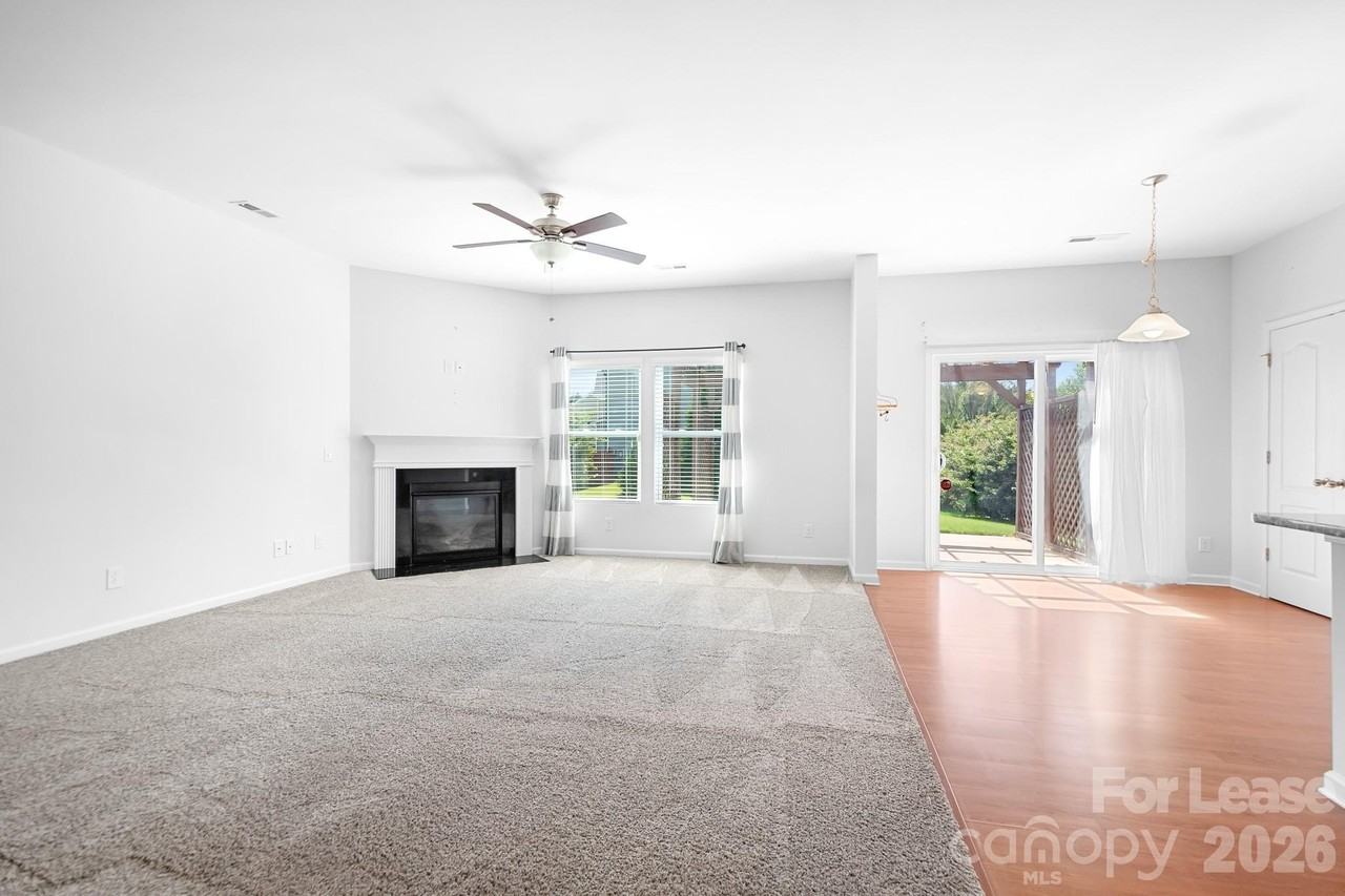 2059 Blue Iris Dr - Photo 7 of 45
