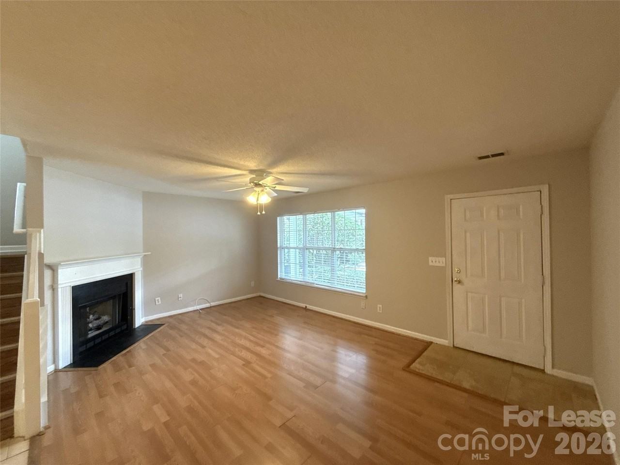 747 Mountainwater Dr - Photo 3 of 15