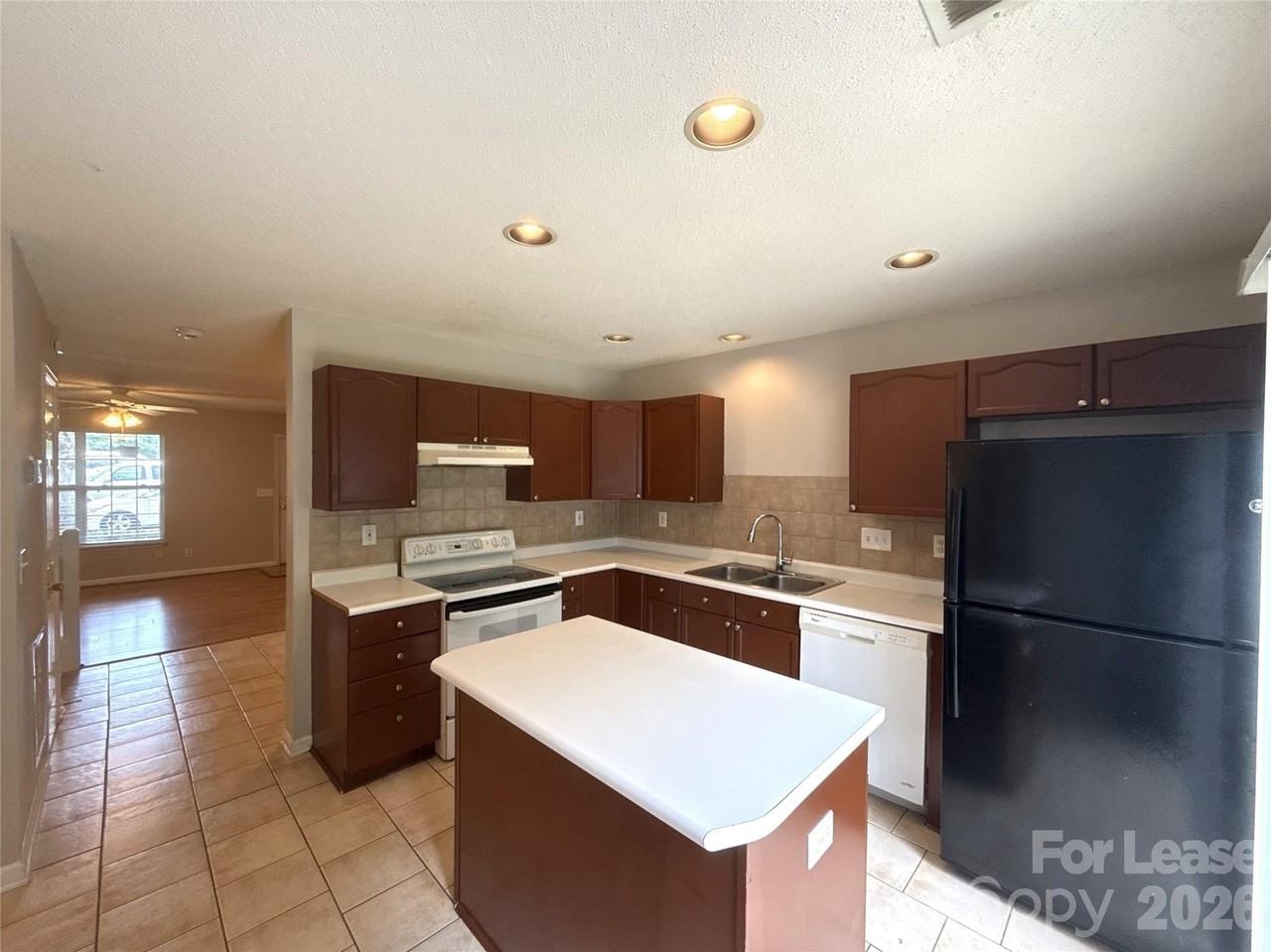 747 Mountainwater Dr - Photo 7 of 15