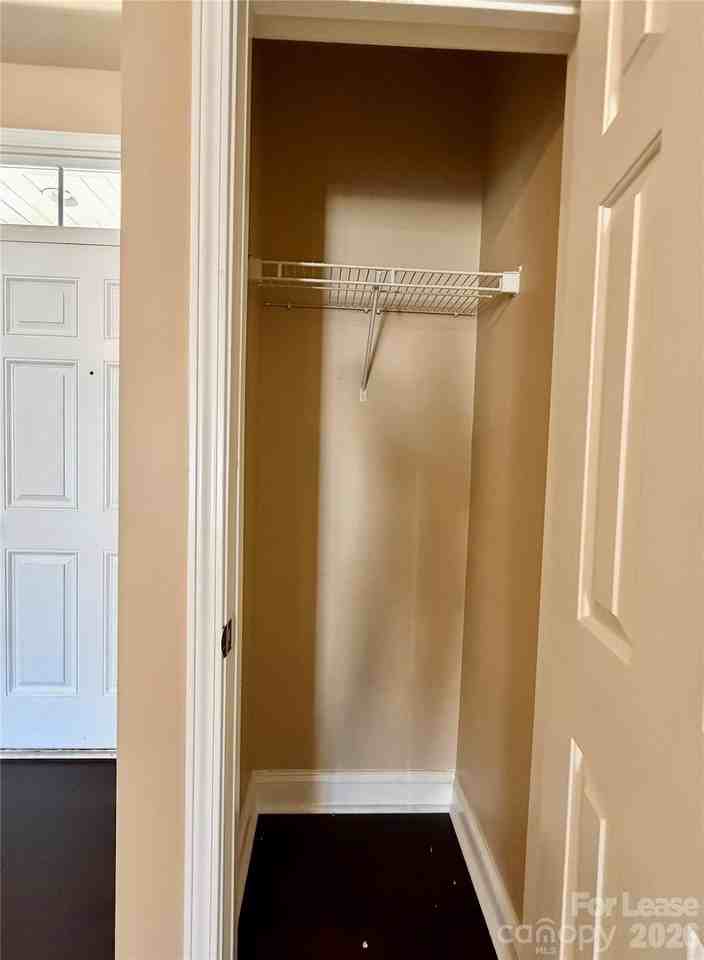 121 Walnut Cove Dr - Photo 5 of 34