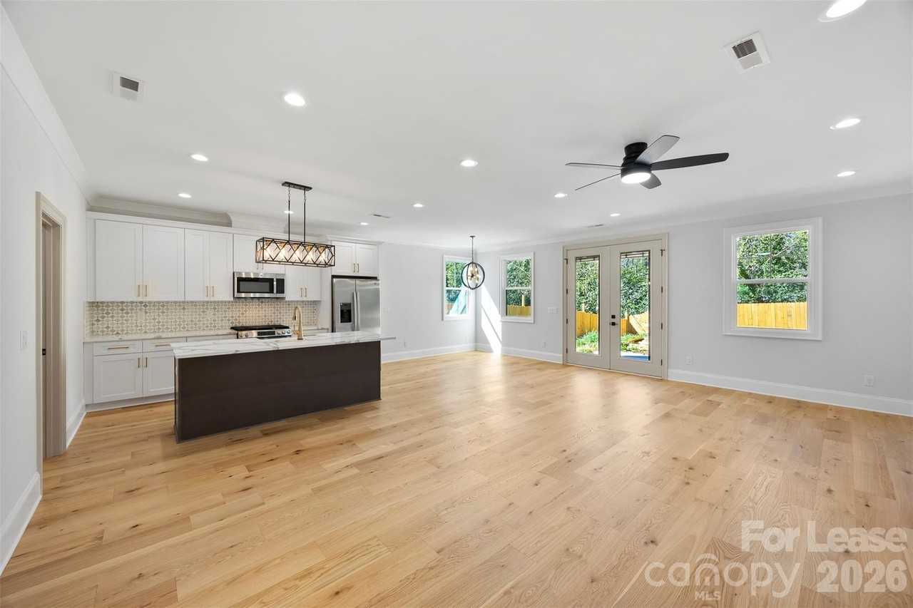 1329 Condon St - Photo 4 of 36