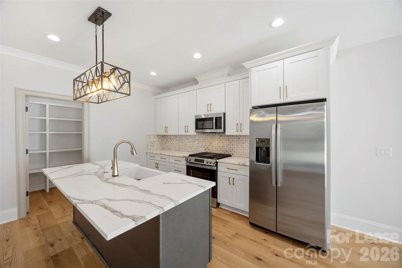 1329 Condon St - Photo 6 of 36