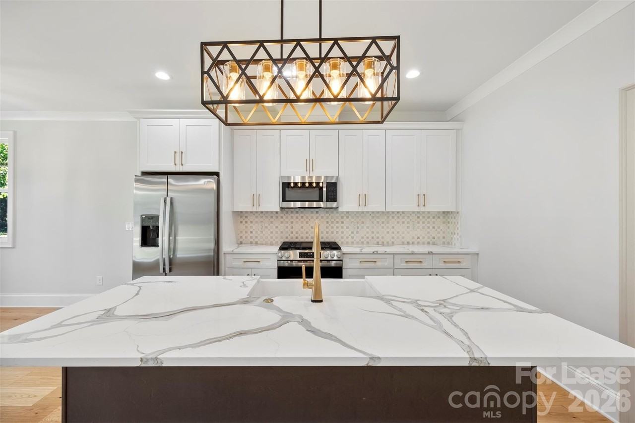 1331 Condon St - Photo 5 of 33