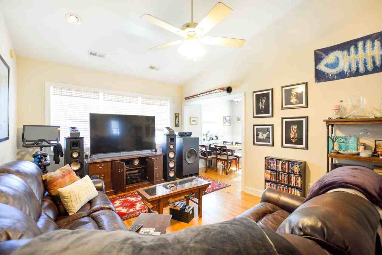 180 Line St #B - Photo 2 of 12