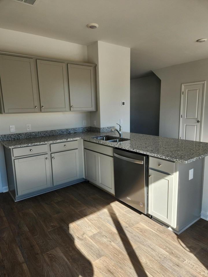 2192 Macallan Blvd - Photo 5 of 23