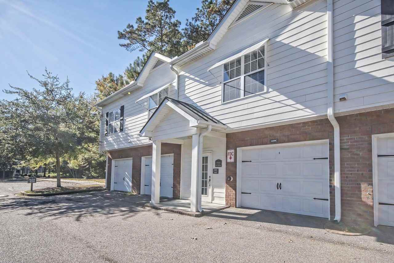 1602 Basildon Rd - Photo 4 of 23