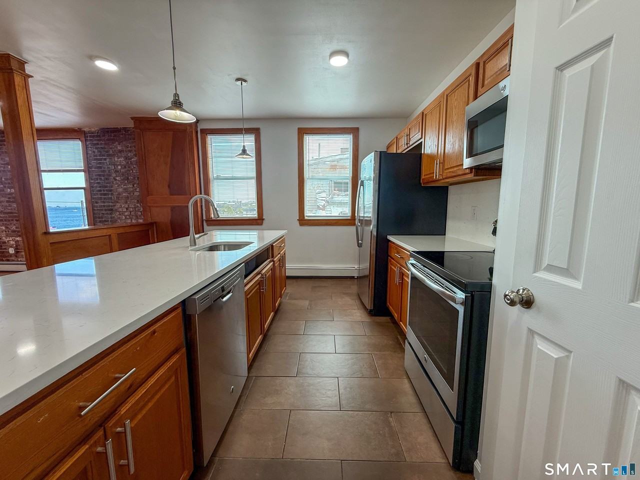 18 Bank St - Photo 2 of 16