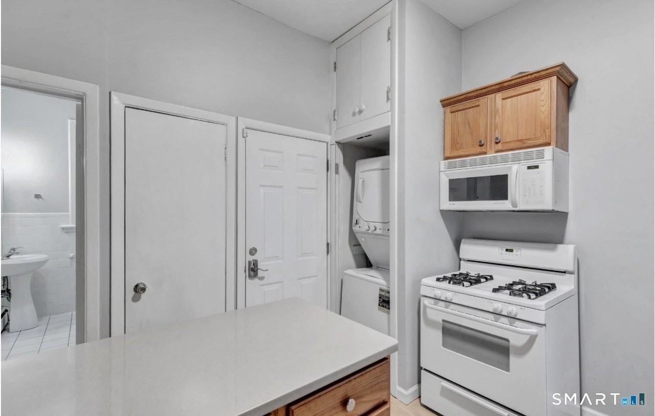 189 Wooster St - Photo 4 of 15