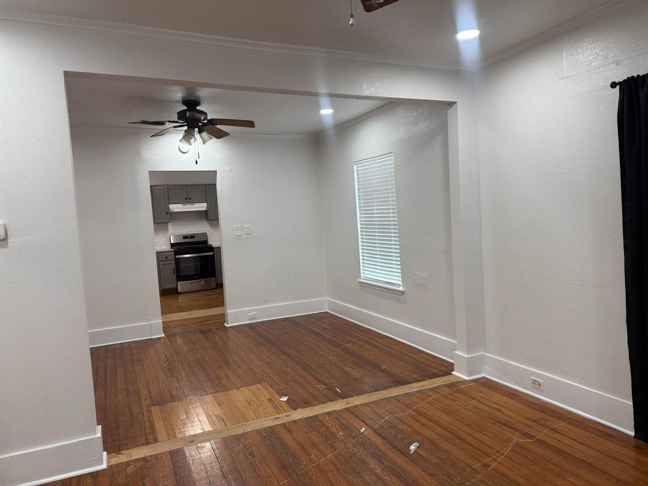 508 Avenue B - Photo 3 of 16
