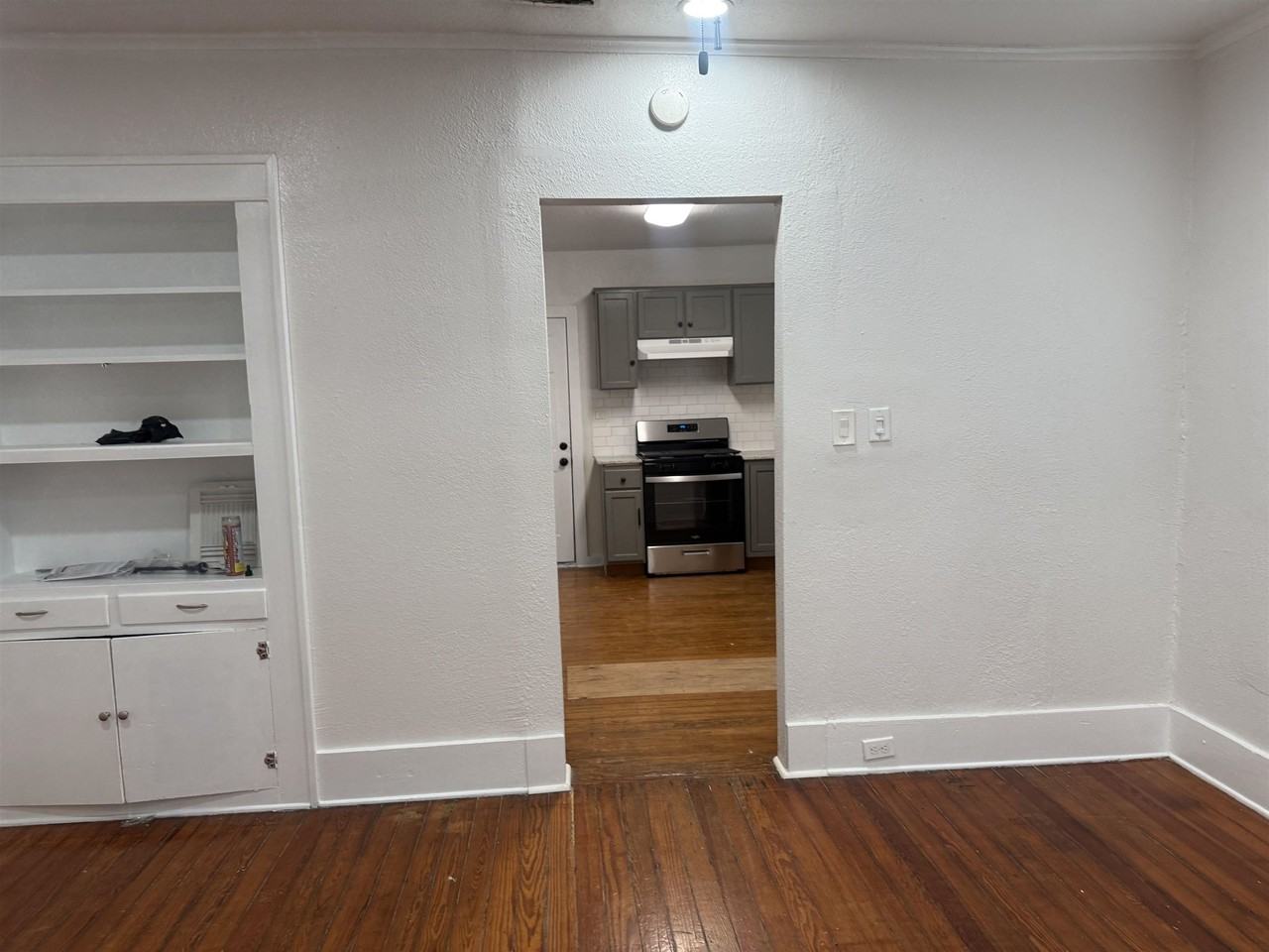 508 Avenue B - Photo 4 of 16