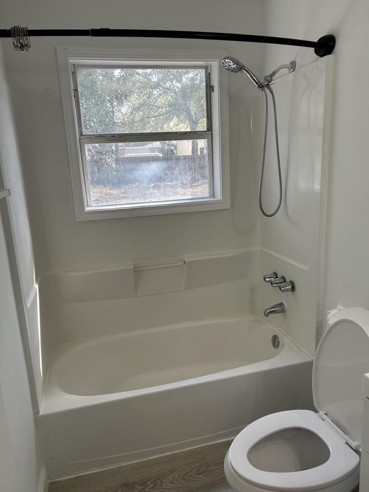 1005 Pinetree Rd - Photo 5 of 20