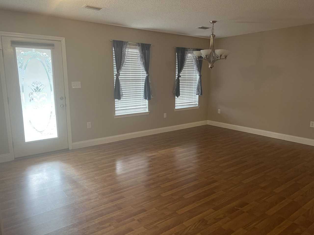 155 Conquest Ave - Photo 2 of 47