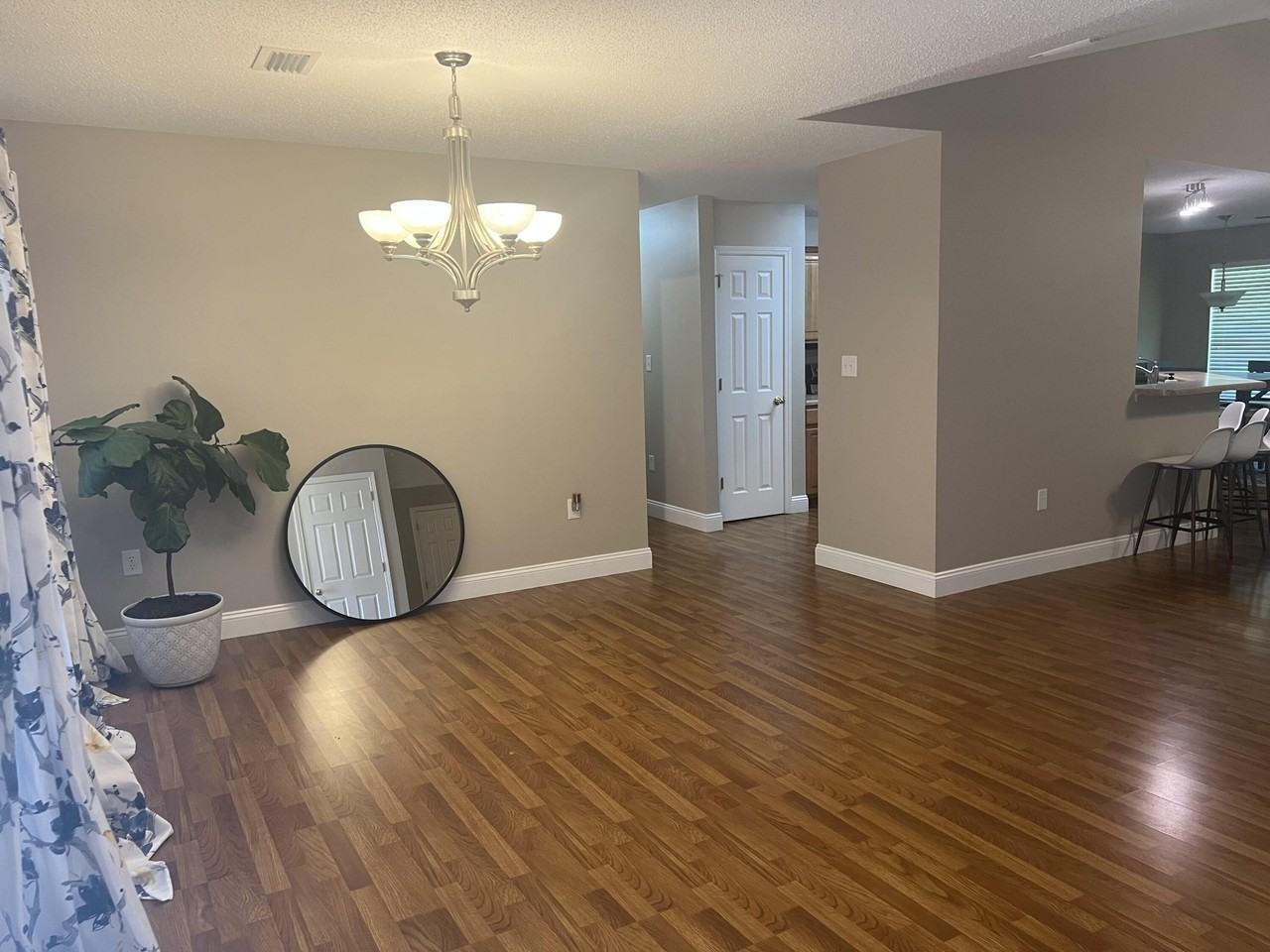 155 Conquest Ave - Photo 3 of 47