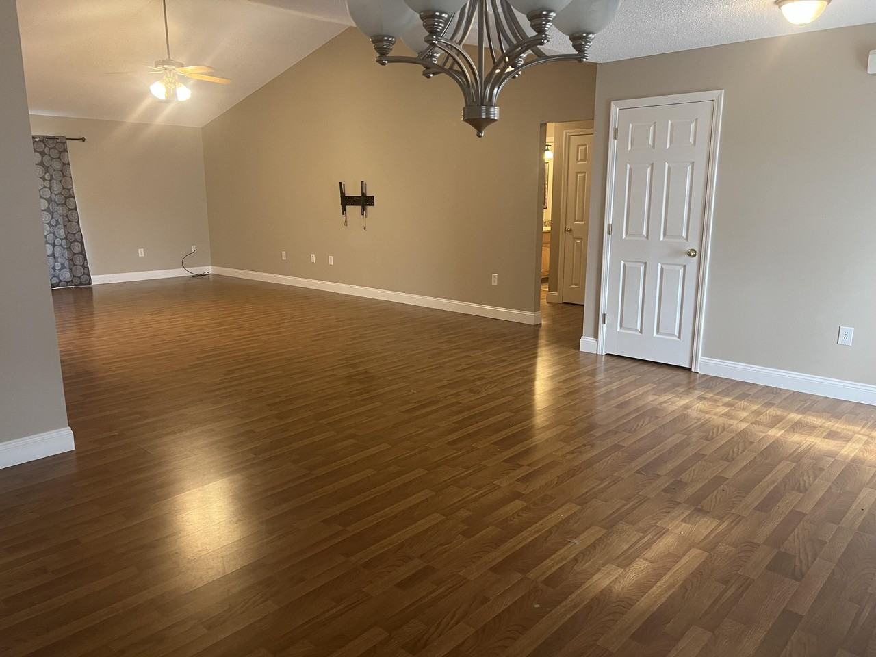 155 Conquest Ave - Photo 5 of 47