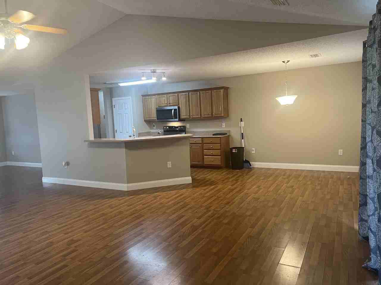 155 Conquest Ave - Photo 7 of 47
