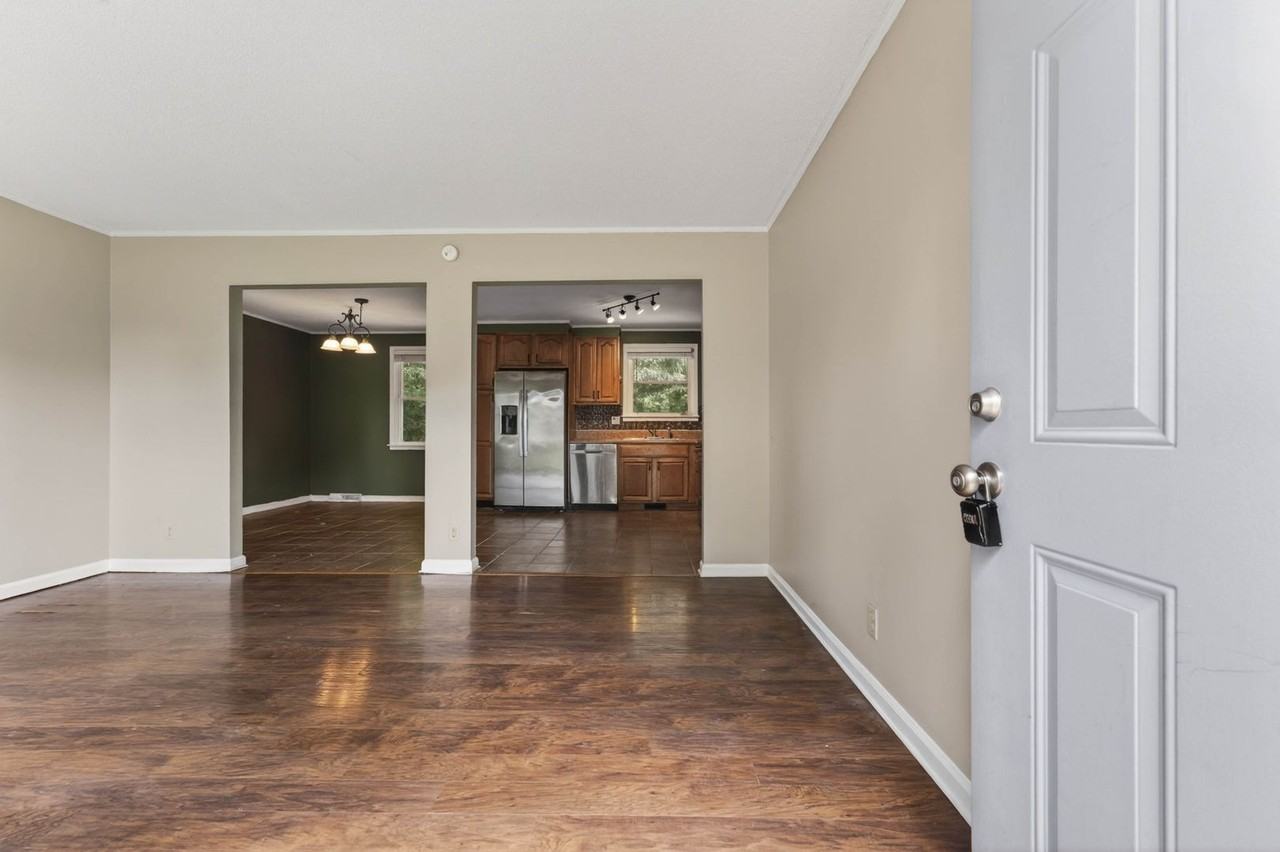 807 Pollard Rd - Photo 5 of 37