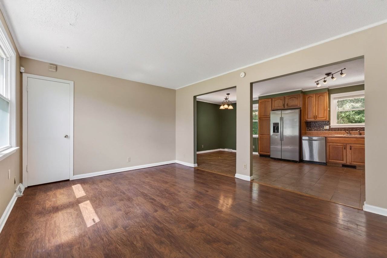807 Pollard Rd - Photo 6 of 37