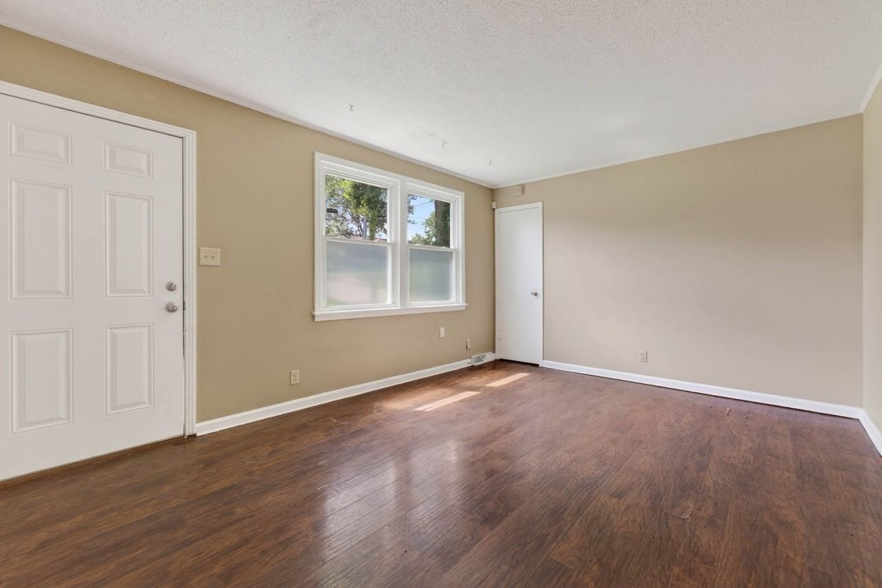 807 Pollard Rd - Photo 7 of 37