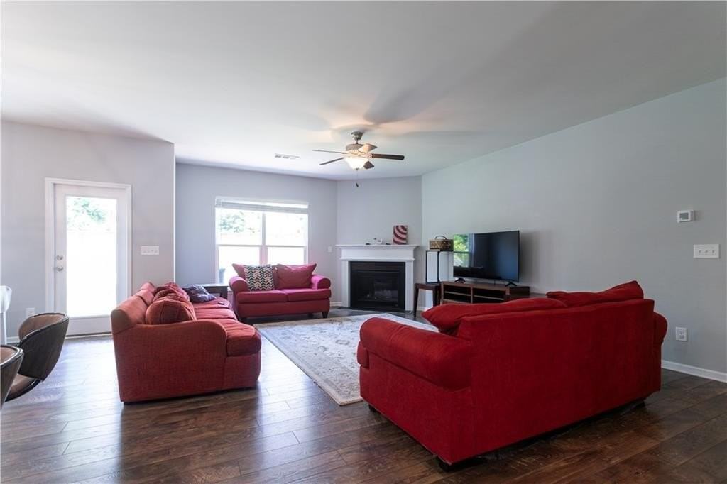 302 Pebblestone Ln - Photo 6 of 36