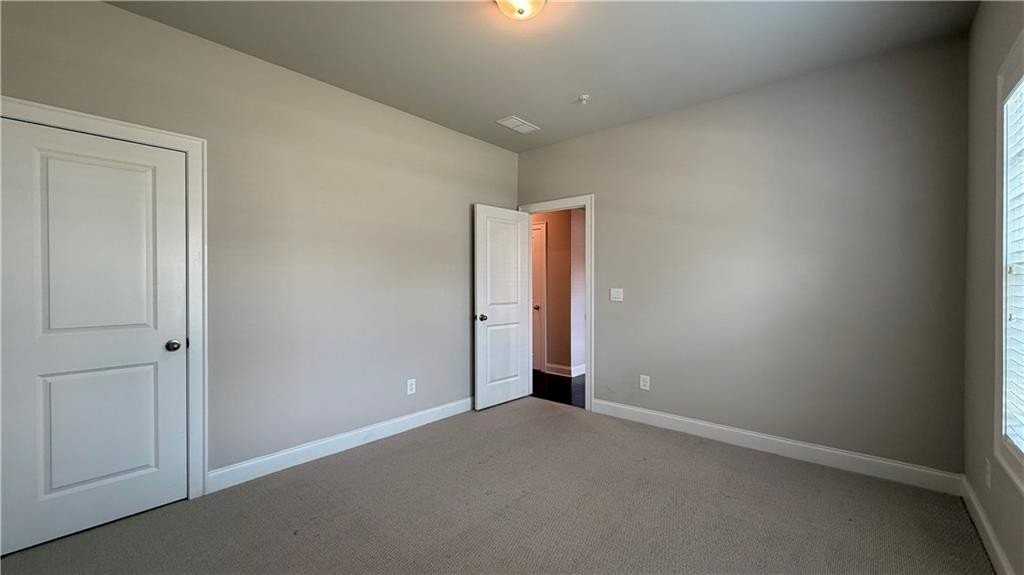 1012 Knoxboro Ln - Photo 5 of 40