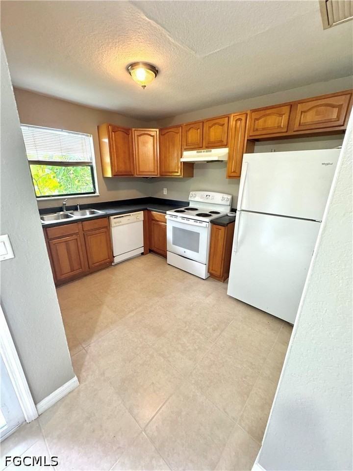 129 Se 23rd Pl - Photo 3 of 11