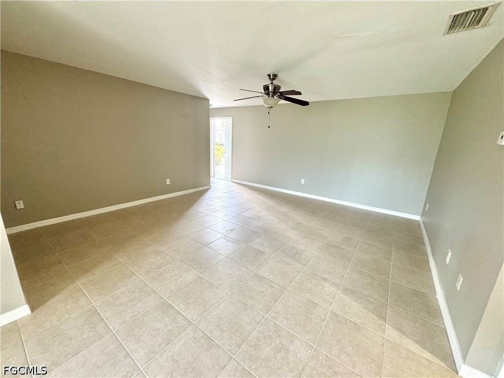 129 Se 23rd Pl - Photo 4 of 11