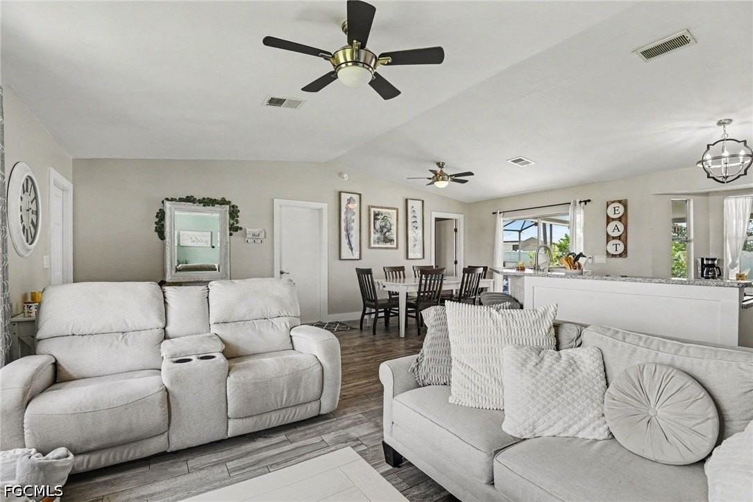 419 Nw 7th Ter - Photo 4 of 23