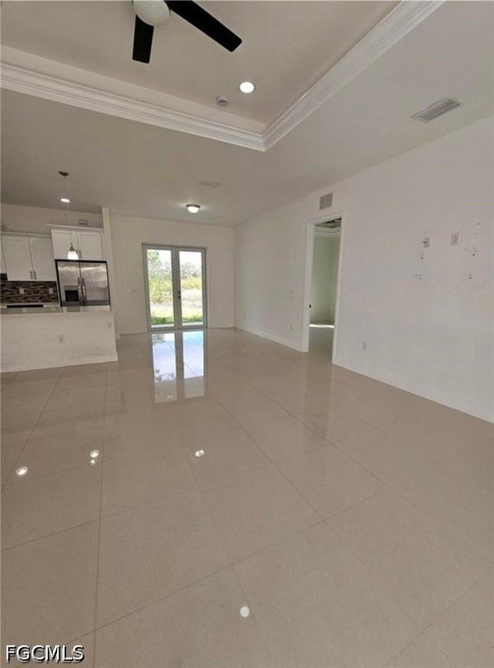 1147 Antonio St E - Photo 5 of 15