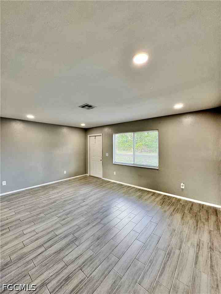 142 Harry Ave S - Photo 3 of 28